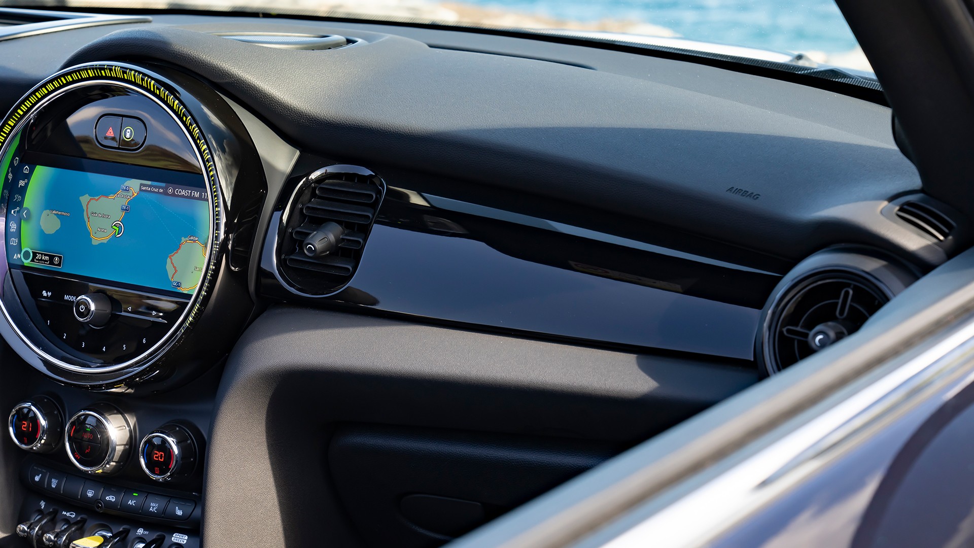 MINI CABRIO 100% ELECTRIQUE - surface interieure
